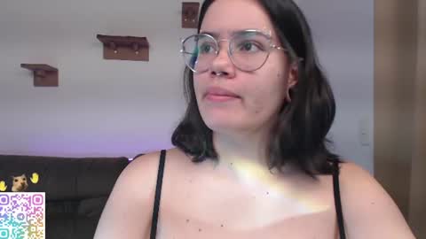 Snapshot of velvetcrystal chatting on June 10, 12:55 am Crystal PVT OPEN online show from June 10, 12:55 am