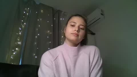 Snapshot of velveted_ivy chatting on November 19, 11:21 am velveted_ivy online show from November 19, 11:21 am