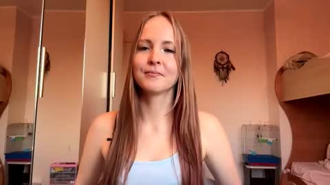 Snapshot of velvetmary chatting on November 25, 5:18 am Rachel online show from November 25, 5:18 am