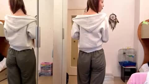 Snapshot of velvetmary chatting on December 16, 4:28 am Rachel online show from December 16, 4:28 am