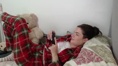 Snapshot of velvetmoon123 chatting on November 29, 9:29 pm velvetmoon123 online show from November 29, 9:29 pm