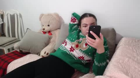 Snapshot of velvetmoon123 chatting on December 15, 10:03 pm velvetmoon123 online show from December 15, 10:03 pm