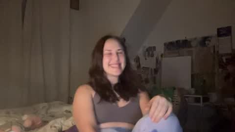 Snapshot of velvetsirenn chatting on June 16, 8:11 pm velvetsirenn online show from June 16, 8:11 pm