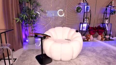 Snapshot of velvetspell chatting on March 18, 4:59 am Velvet online show from March 18, 4:59 am