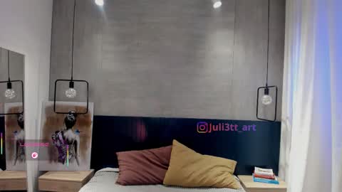 velvettease_ online show from March 11, 12:55 pm