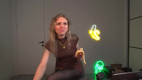 VelvetTGirl online show from March 14, 2:44 pm