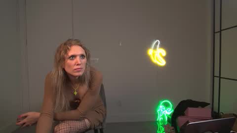 VelvetTGirl online show from March 16, 5:35 am