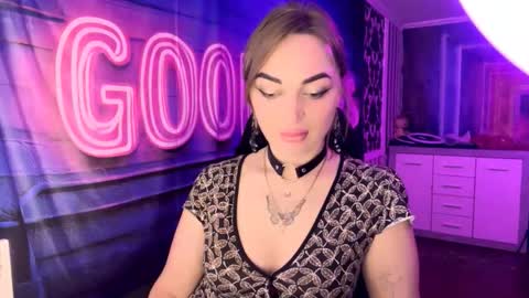 Snapshot of velvettouch4444 chatting on February 19, 7:10 pm MERYEM online show from February 19, 7:10 pm