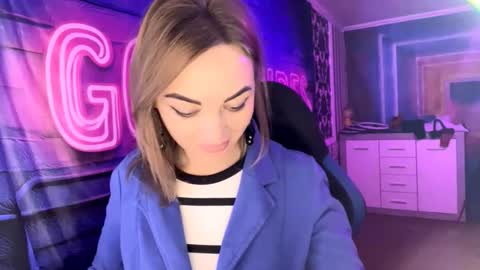 Snapshot of velvettouch4444 chatting on February 23, 1:47 am MERYEM online show from February 23, 1:47 am