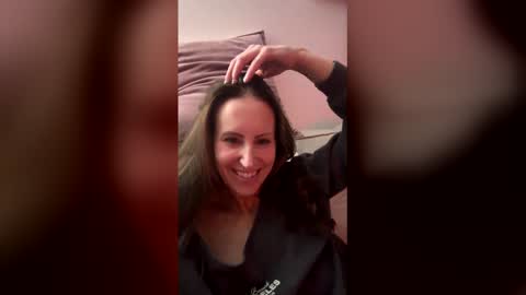 Snapshot of velvettouchd chatting on March 8, 4:38 am velvettouchd online show from March 8, 4:38 am