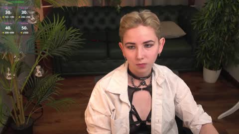 Snapshot of velvetvalkyries chatting on January 7, 2:08 pm CLEOshort hair TIna long hair online show from January 7, 2:08 pm