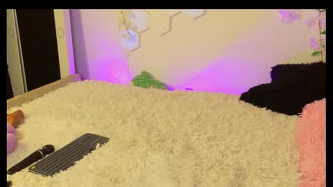 velvetvibes_ online show from February 6, 2:05 am