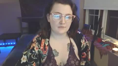 Snapshot of velvetvixenxo chatting on March 9, 2:26 am velvetvixenxo online show from March 9, 2:26 am