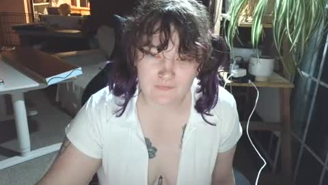 Snapshot of velvetvixenxo chatting on August 10, 1:53 am velvetvixenxo online show from August 10, 1:53 am