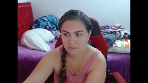 Snapshot of venecasexy44 chatting on April 3, 11:08 am venecasexy44 online show from April 3, 11:08 am