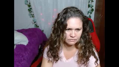 Snapshot of venecasexy44 chatting on April 9, 8:20 am venecasexy44 online show from April 9, 8:20 am