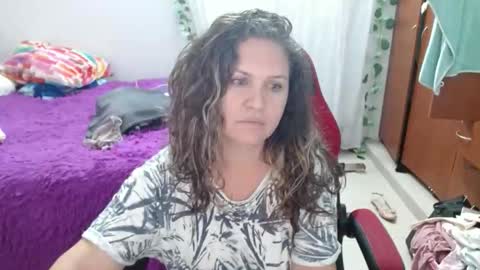 Snapshot of venecasexy44 chatting on April 12, 8:19 am venecasexy44 online show from April 12, 8:19 am