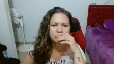 Snapshot of venecasexy44 chatting on April 17, 9:12 am venecasexy44 online show from April 17, 9:12 am