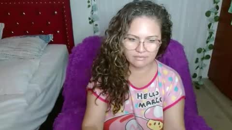 Snapshot of venecasexy44 chatting on May 5, 11:51 am venecasexy44 online show from May 5, 11:51 am