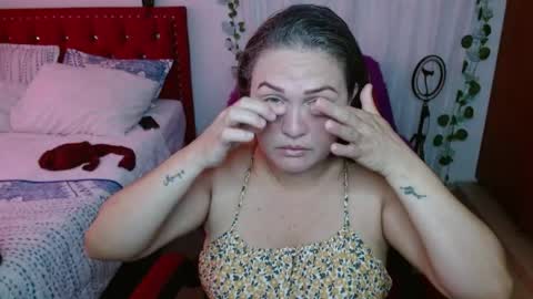 Snapshot of venecasexy44 chatting on May 9, 2:44 pm venecasexy44 online show from May 9, 2:44 pm