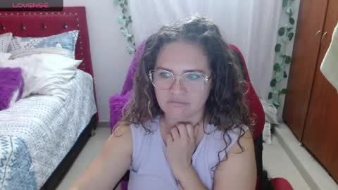 Snapshot of venecasexy44 chatting on May 15, 11:17 am venecasexy44 online show from May 15, 11:17 am