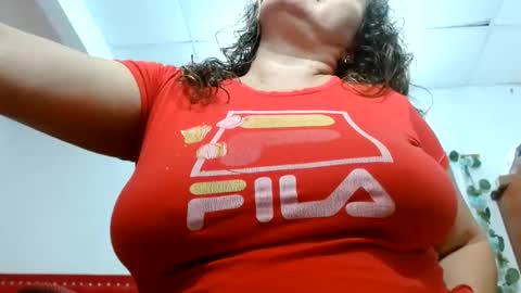 Snapshot of venecasexy44 chatting on May 20, 10:43 am venecasexy44 online show from May 20, 10:43 am