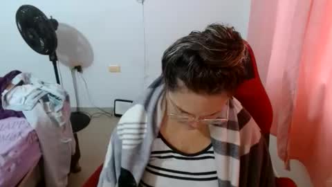 Snapshot of venecasexy44 chatting on May 27, 11:40 am venecasexy44 online show from May 27, 11:40 am