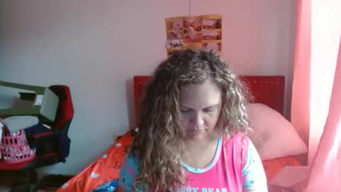 Snapshot of venecasexy44 chatting on June 3, 1:46 pm venecasexy44 online show from June 3, 1:46 pm