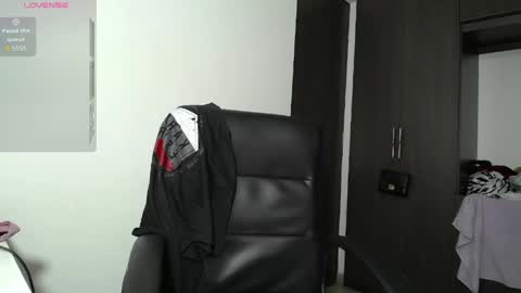 Snapshot of venelope1 chatting on April 11, 3:22 am Venelope 3 online show from April 11, 3:22 am