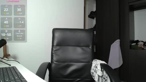 Snapshot of venelope1 chatting on April 21, 3:24 am Venelope 3 online show from April 21, 3:24 am