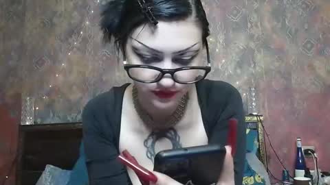 Snapshot of venera_goddess chatting on December 3, 9:18 am Naly online show from December 3, 9:18 am