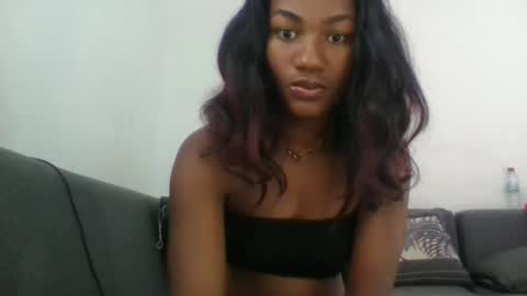 venerandeee online show from September 18, 4:14 am