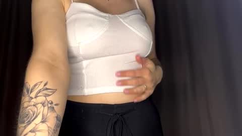 Snapshot of venessapeschel chatting on December 2, 10:31 am Diva online show from December 2, 10:31 am