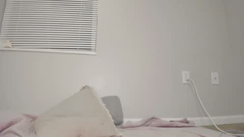 Snapshot of venicebtchh chatting on November 11, 2:00 am Harley instahailharleyy online show from November 11, 2:00 am