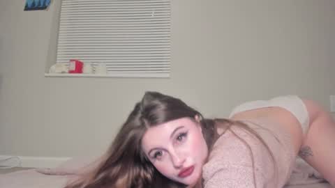 Snapshot of venicebtchh chatting on December 14, 3:12 am Harley instahailharleyy online show from December 14, 3:12 am