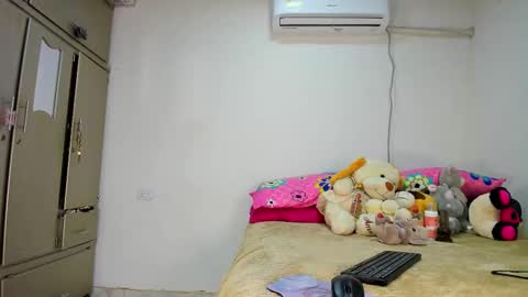 vennuss19 online show from February 9, 8:46 pm