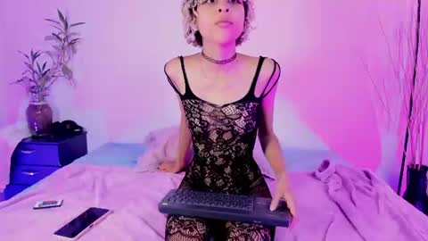 Venus Elfie online show from June 10, 9:03 pm