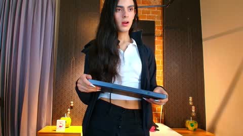VENUS online show from January 4, 1:21 pm