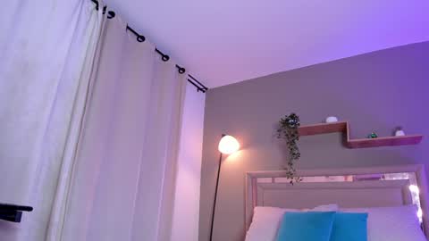 Snapshot of venus_reid chatting on January 4, 8:06 am venus_reid online show from January 4, 8:06 am