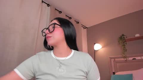 Snapshot of venus_reid chatting on March 5, 10:00 am venus_reid online show from March 5, 10:00 am