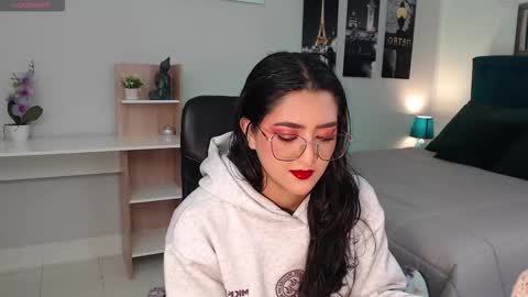 Mia online show from September 9, 12:37 pm