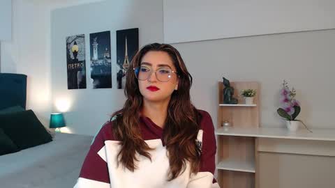 Mia online show from September 16, 12:28 pm