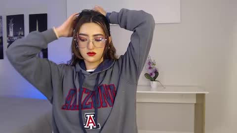 Mia online show from September 17, 12:40 pm