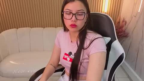 Snapshot of venus_velvet_tp chatting on November 27, 7:49 pm Venus online show from November 27, 7:49 pm