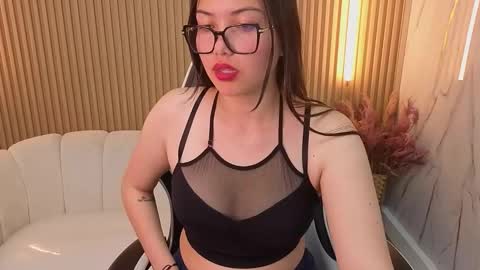 Snapshot of venus_velvet_tp chatting on November 30, 12:47 am Venus online show from November 30, 12:47 am