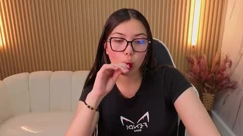 Snapshot of venus_velvet_tp chatting on December 4, 8:06 pm Venus online show from December 4, 8:06 pm