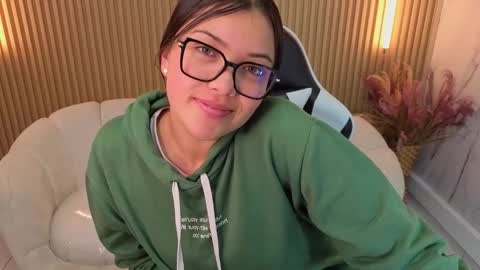 Snapshot of venus_velvet_tp chatting on December 15, 12:53 pm Venus online show from December 15, 12:53 pm