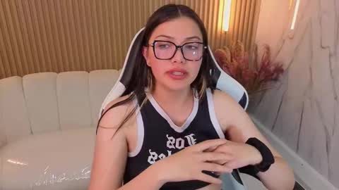 Snapshot of venus_velvet_tp chatting on December 16, 12:59 am Venus online show from December 16, 12:59 am