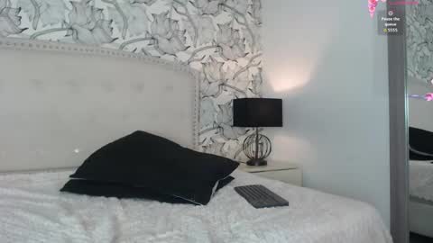Snapshot of venusandrea29 chatting on April 21, 12:00 pm Venus online show from April 21, 12:00 pm