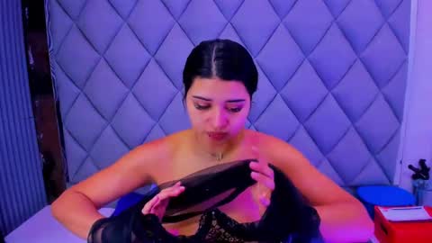 Snapshot of venusowen_ chatting on November 1, 1:35 pm Venusowen  online show from November 1, 1:35 pm